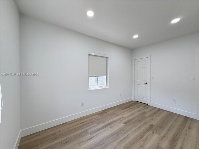 Building Photo - 311 SW 27th Ave