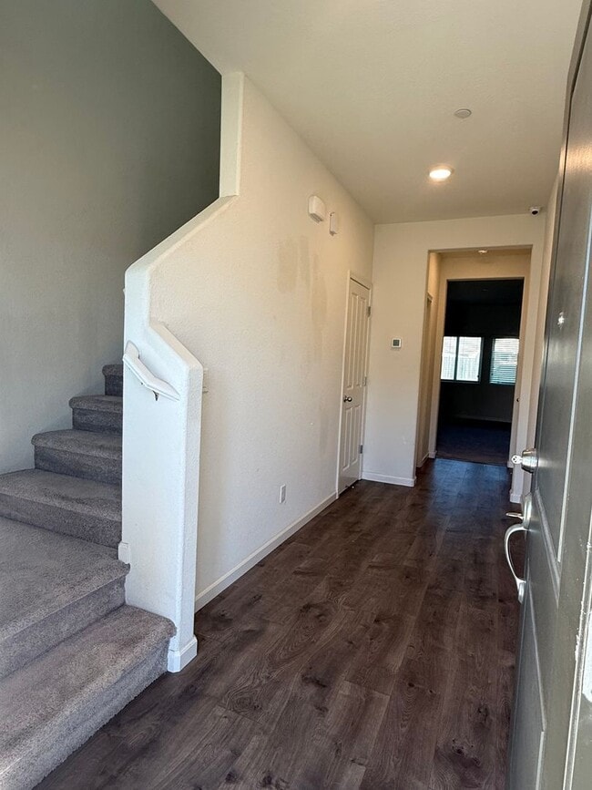 Building Photo - Half month Off!  Nice home with a huge back yard