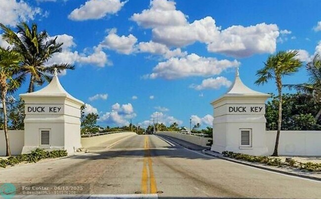 Building Photo - 300 Duck Key Dr