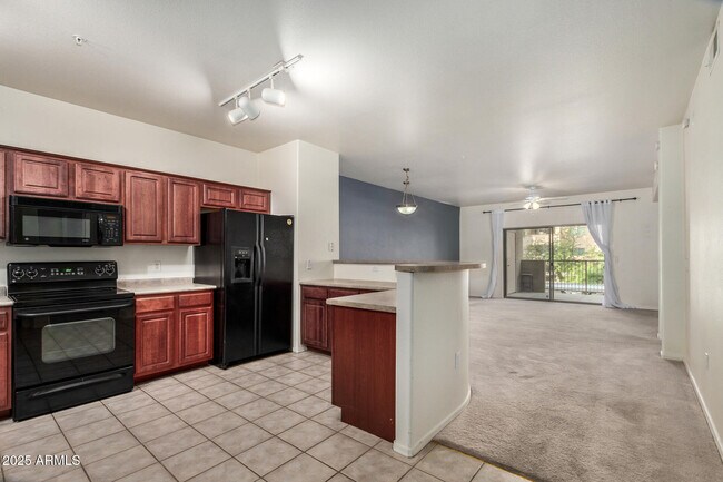 Building Photo - 920 E Devonshire Ave