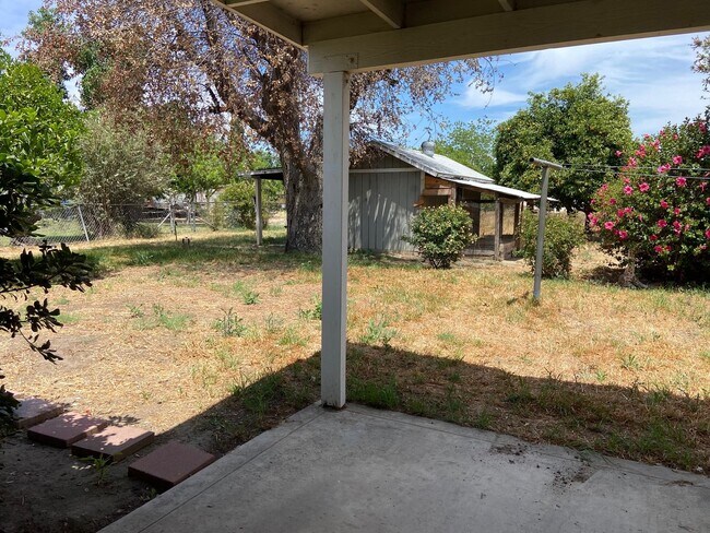 Building Photo - Cozy 3 Bedroom and 1 Bathroom in a good ar...
