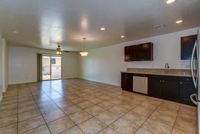 Building Photo - 7105 E Dodge Cir