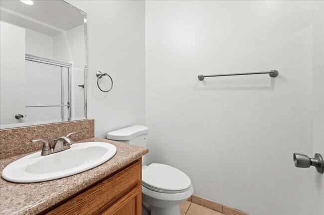 Building Photo - Bright Upper Level Encino Condo with Balcony, Fireplace, and Resort-Style Pool