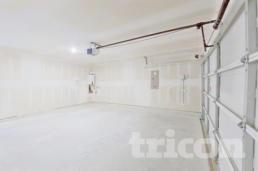 Building Photo - 911 Ponderosa Ln