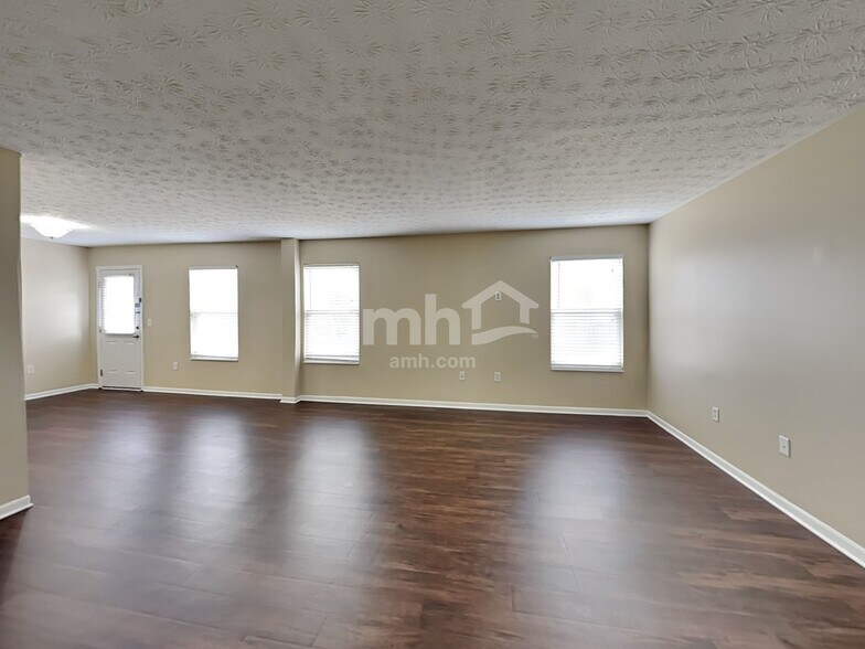 Building Photo - 918 Kreider Ct