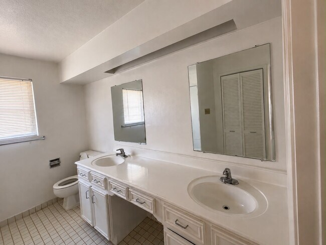 Building Photo - 10603 Silkwood Dr