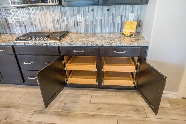 Building Photo - Gorgeous 4 Bed + den Single Level Home in gated community in North Peoria with RV Gate / BBQ!!