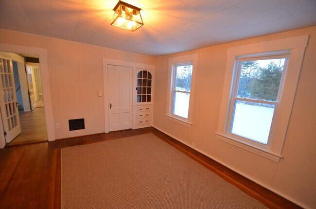 Building Photo - 410 Wallace Rd