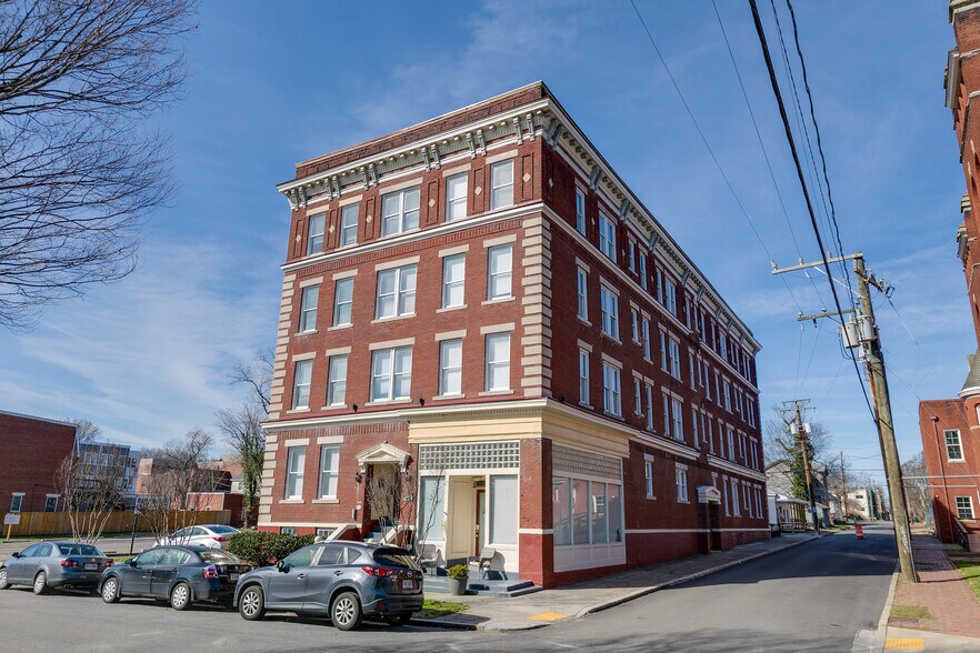 Building Photo - 1301 Porter St