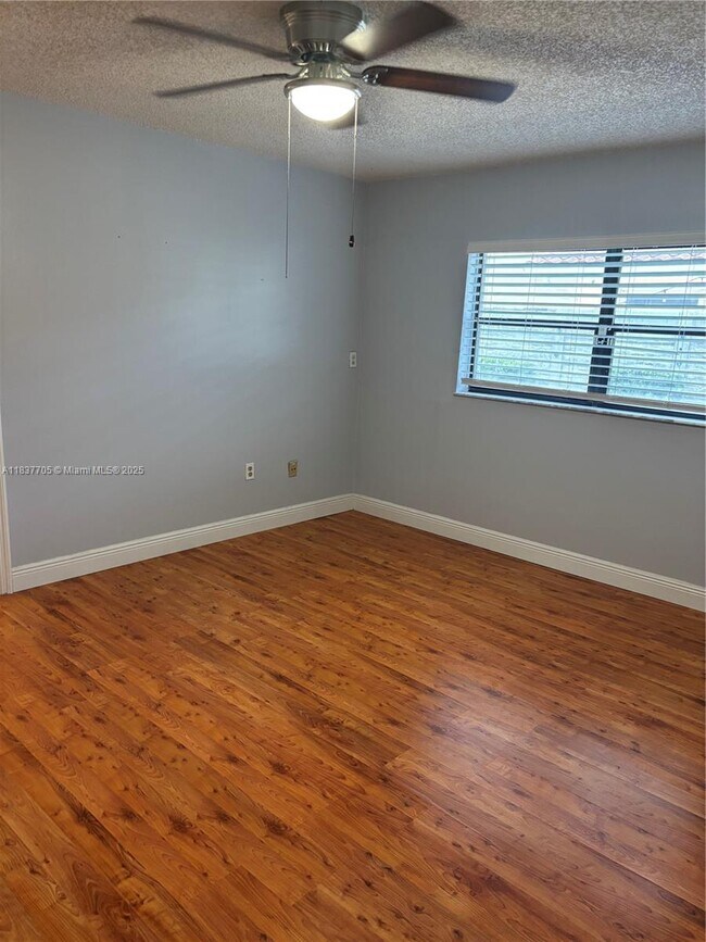 Building Photo - 1065 NW 127th Path