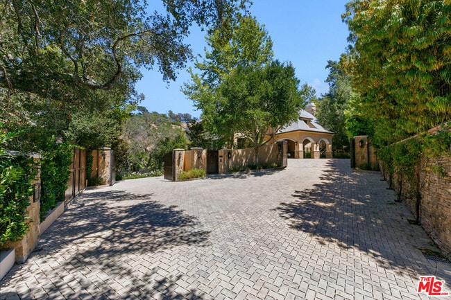 Building Photo - 3911 Oeste Ave