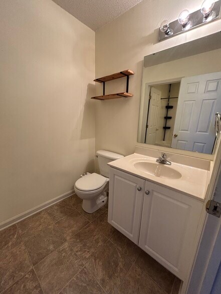 Building Photo - 4950 Deveron St