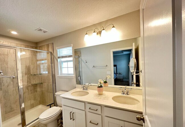 Building Photo - 14105 Sterely Ct S