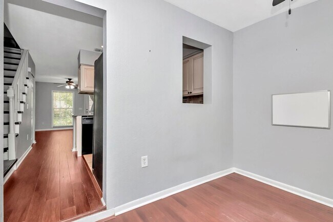 Building Photo - South Tampa 2 Bedroom w/ Office 2 Bathroom Townhome