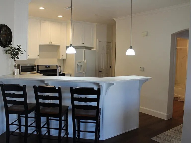 Building Photo - 1068 Canyon Meadow Dr