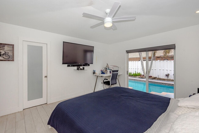 Building Photo - 16931 SW 5th Ct