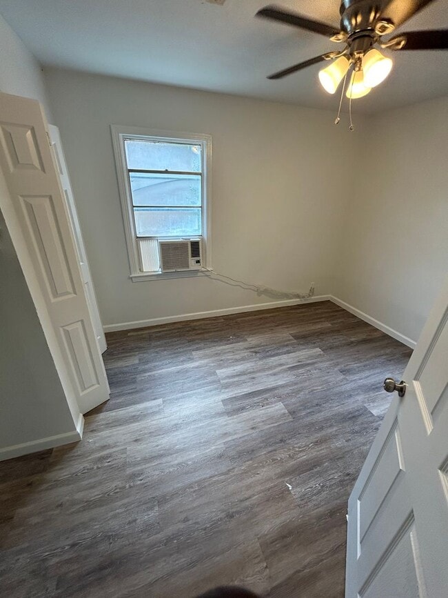 Building Photo - Blend of comfort and convenience