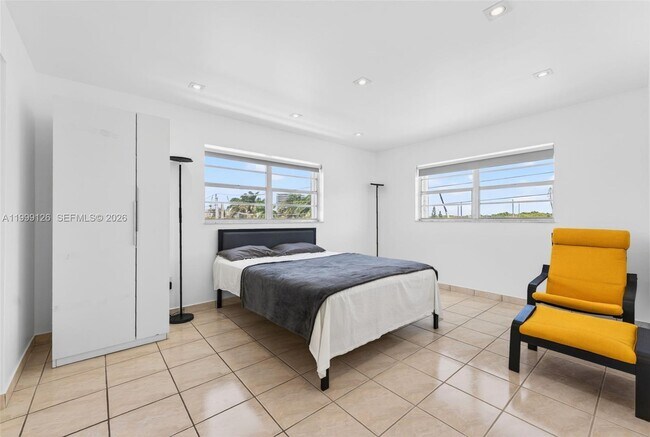 Building Photo - 8250 Byron Ave