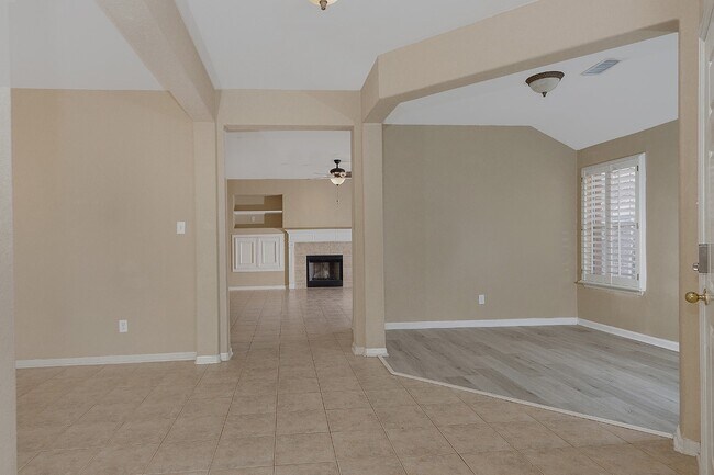 Building Photo - 78 E Foxbriar Forest Cir
