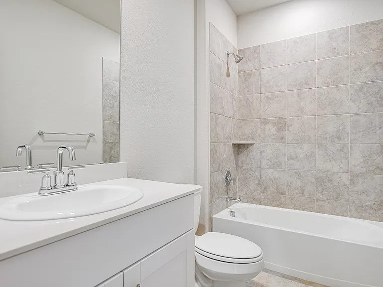 Building Photo - 3416 Kingsview Dr