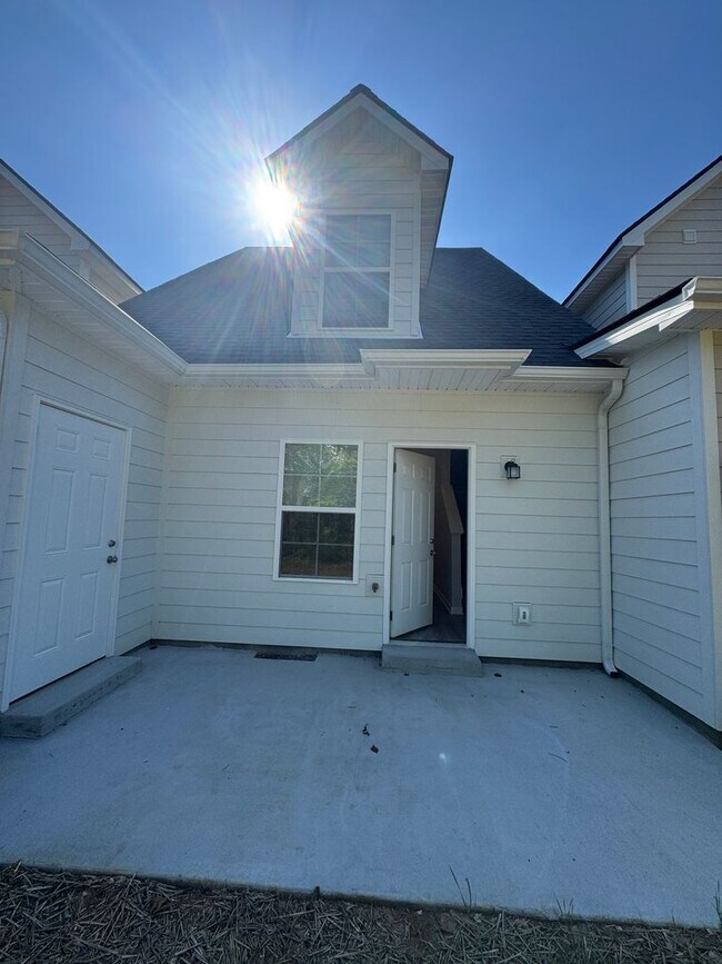 Building Photo - 205 Mountaindale Dr