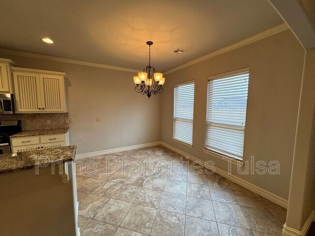 Building Photo - 2016 E 135th St S