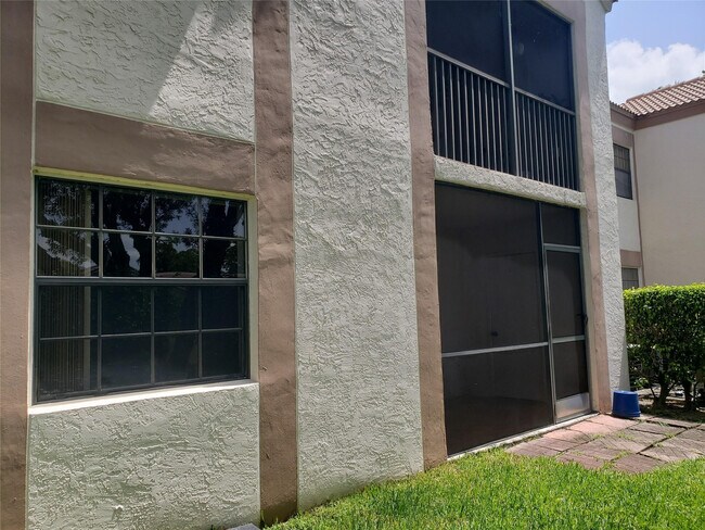 Building Photo - 12252 Royal Palm Blvd