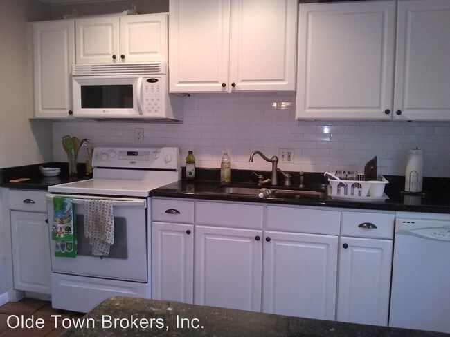 Building Photo - 415 S Crystal Lake Dr