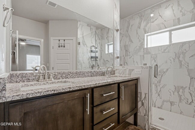 Building Photo - 51049 Fox Trl Ave