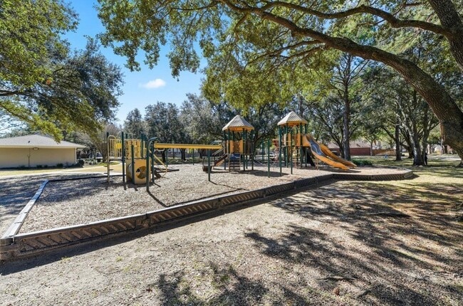 Building Photo - 16906 Scenic Lakes Way