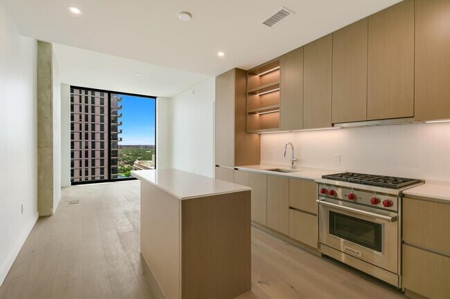 Building Photo - 610 Davis St
