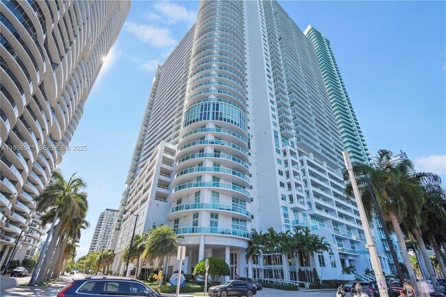 Building Photo - 1800 N Bayshore Dr
