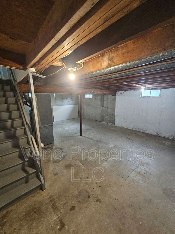 Building Photo - 236 Old Niskayuna Rd