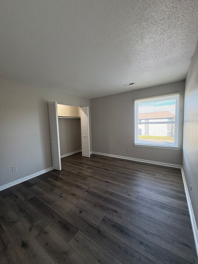 Building Photo - Bellagio West Living I