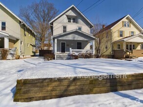 Building Photo - 151 E Mapledale Ave