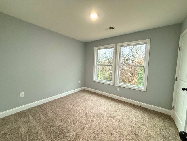 Building Photo - 28 11th St