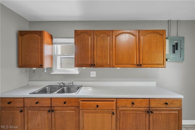 Building Photo - 4684 W 158th St