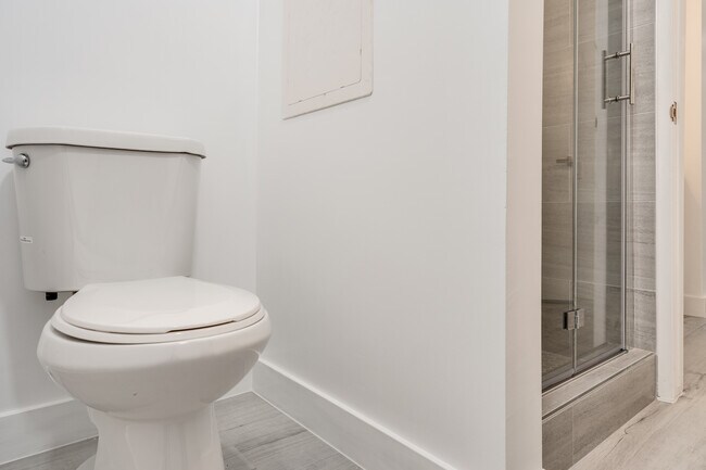 Building Photo - 5460 White Oak Ave