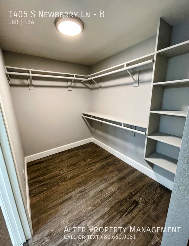 Building Photo - 1405 S Newberry Ln