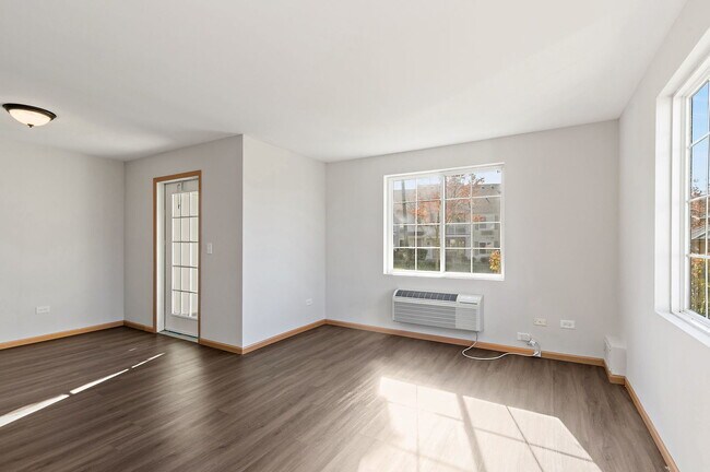 Building Photo - 1809 Silverstone Dr