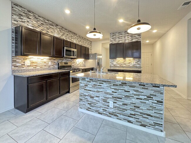 Building Photo - Newer home in Solcito Subdivision in Cente...