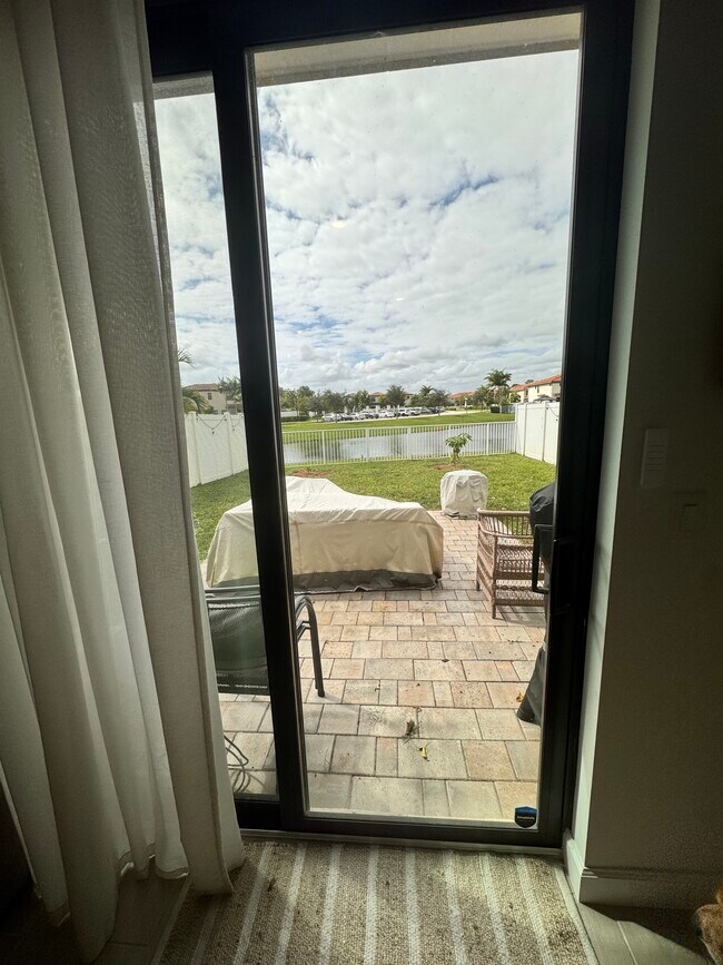 Building Photo - 1011 White Oak Ter