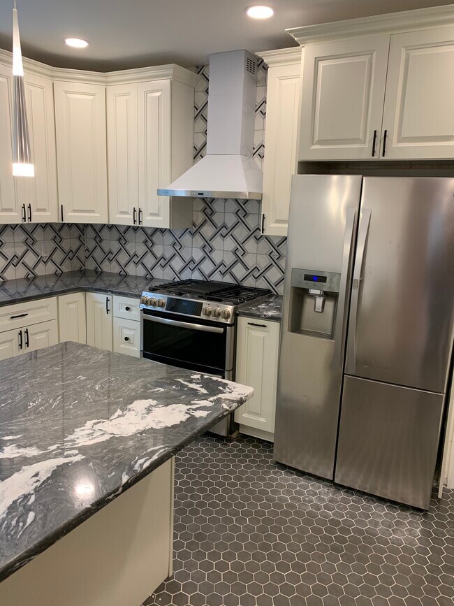 Kitchen - 410 W Maple Ave