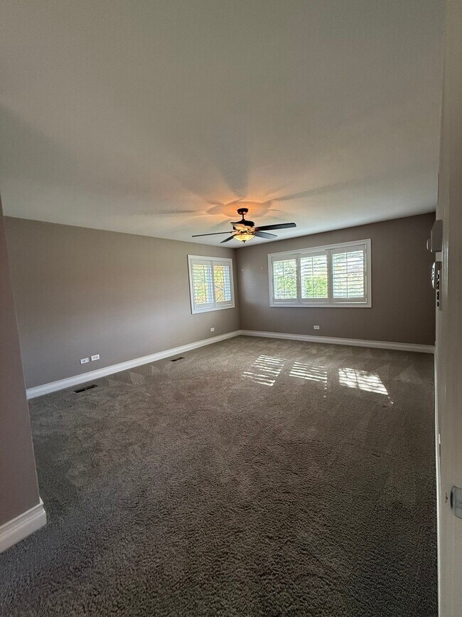 Building Photo - 551 83rd St