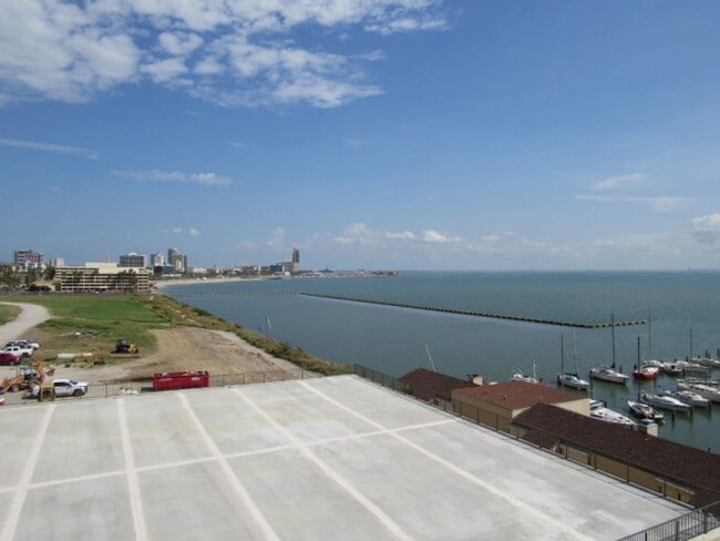 Building Photo - 1400 Ocean Dr