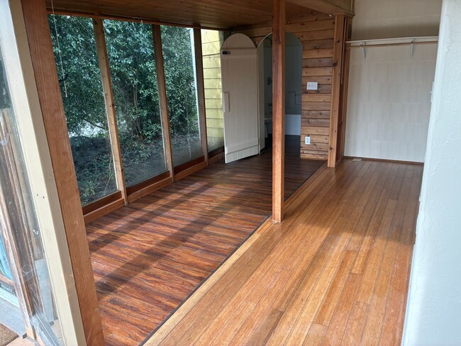 Building Photo - 3260 West End Rd