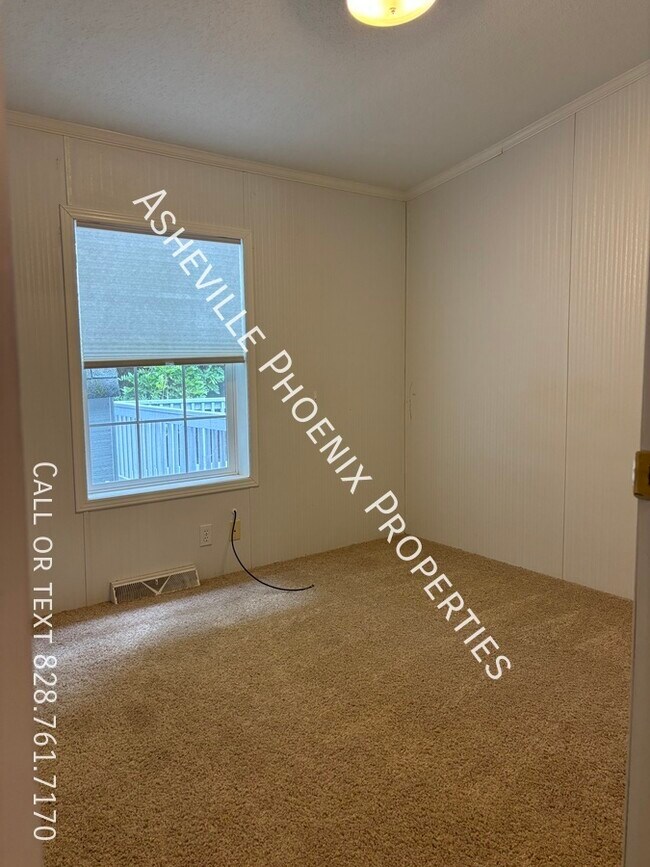 Building Photo - 3 Double Oaks Dr