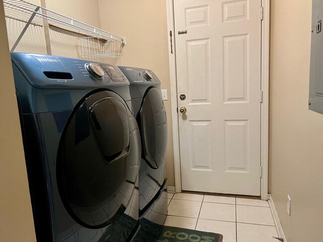 Building Photo - 318 Riverchase Blvd