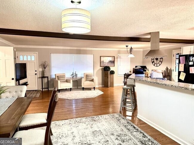 Building Photo - 2805 Pine Hill Dr