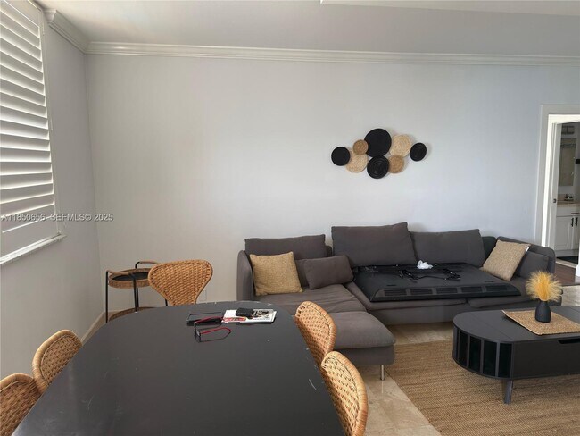 Building Photo - 540 Brickell Key Dr